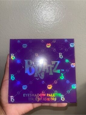Bratz Eyeshadow Palette - Purple Holographic Packaging